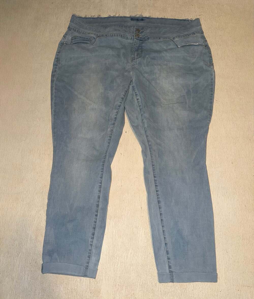 YMI women’s light wash blue jeans